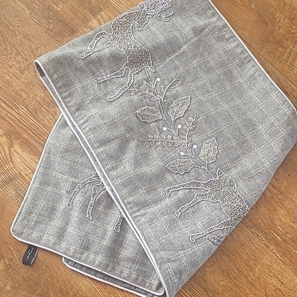 Tahari Home Plaid Embellished Reindeer 70" x 16" Table Runner, Exc Condi… - Picture 1 of 7